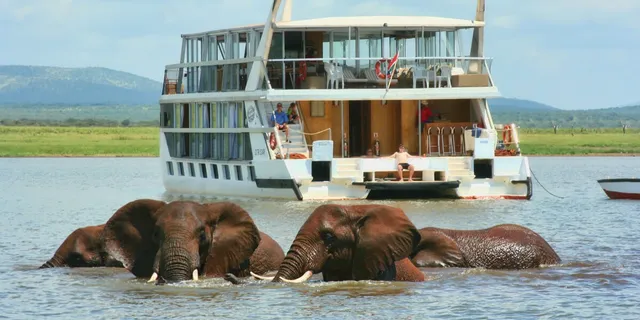 Shayamanzi houseboat on Jozini Dam | Shayamanzi Houseboats - KwaZulu-Natal - Pongola - Jozini Dam (Pongolapoort)