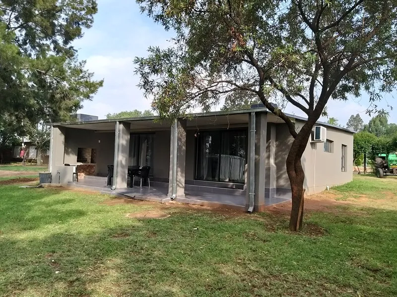 Self-catering chalet patio with braai | Vaal Marina Resort - Gauteng - Vaal Marina - Vaal Dam