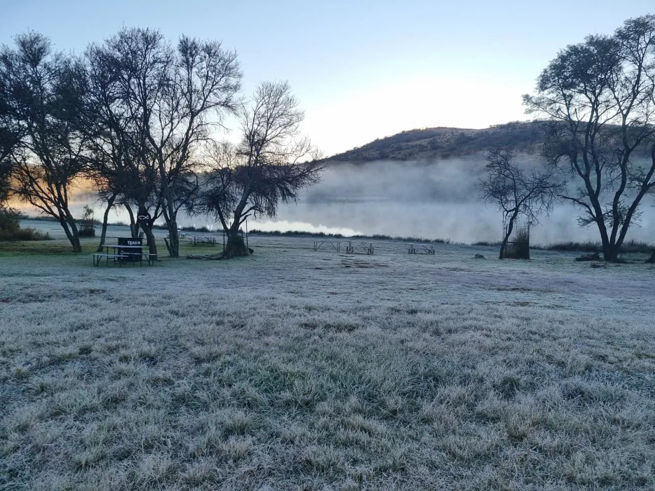 Dam bank with picnic tables | Metjan - Gauteng - Fochville