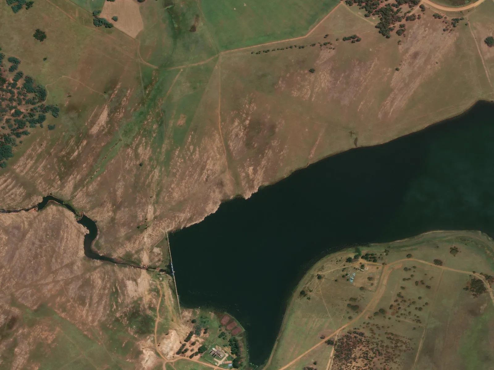 Dam wall and access area | Belfast Dam - Mpumalanga - Belfast - Belfast Dam