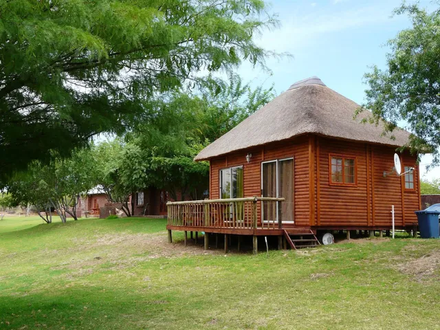 Thatched chalet on the grounds | Kheis Riverside Lodge - Northern Cape - Groblershoop - Orange River