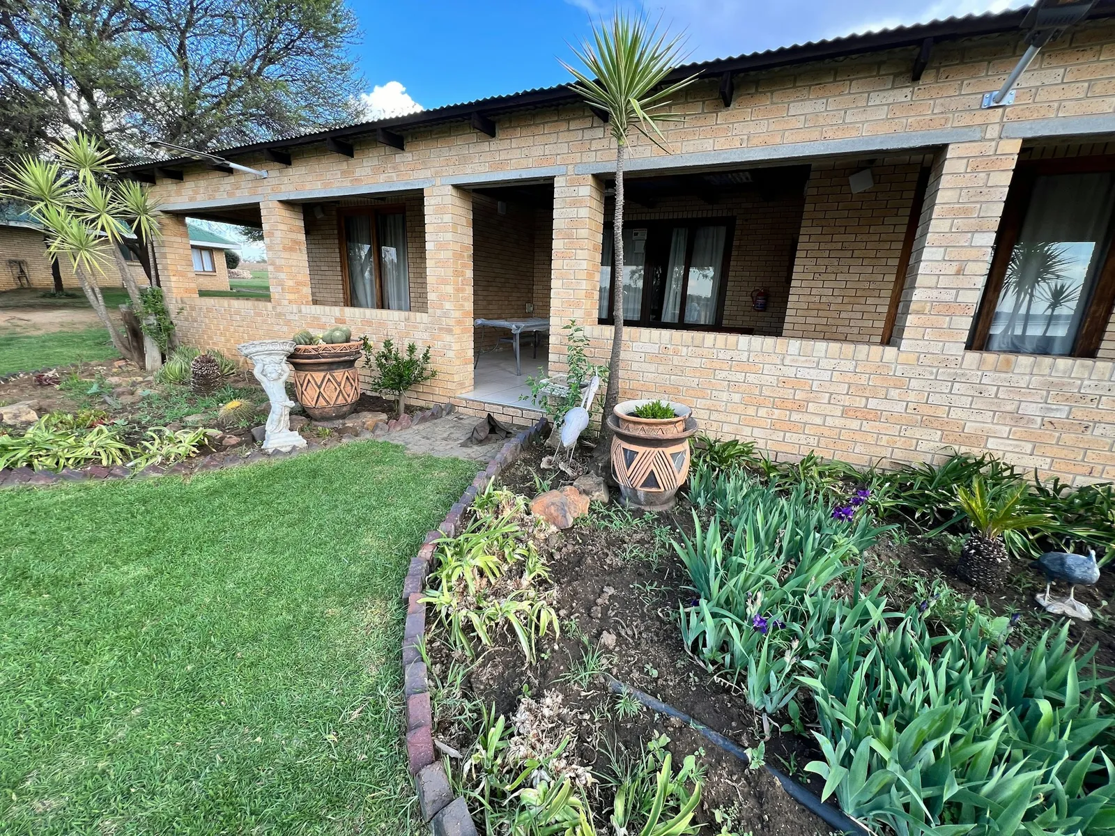 Guest house exterior and garden | 15 on Ring Road Vaal Marina - Gauteng - Vaal Marina - Vaal Dam