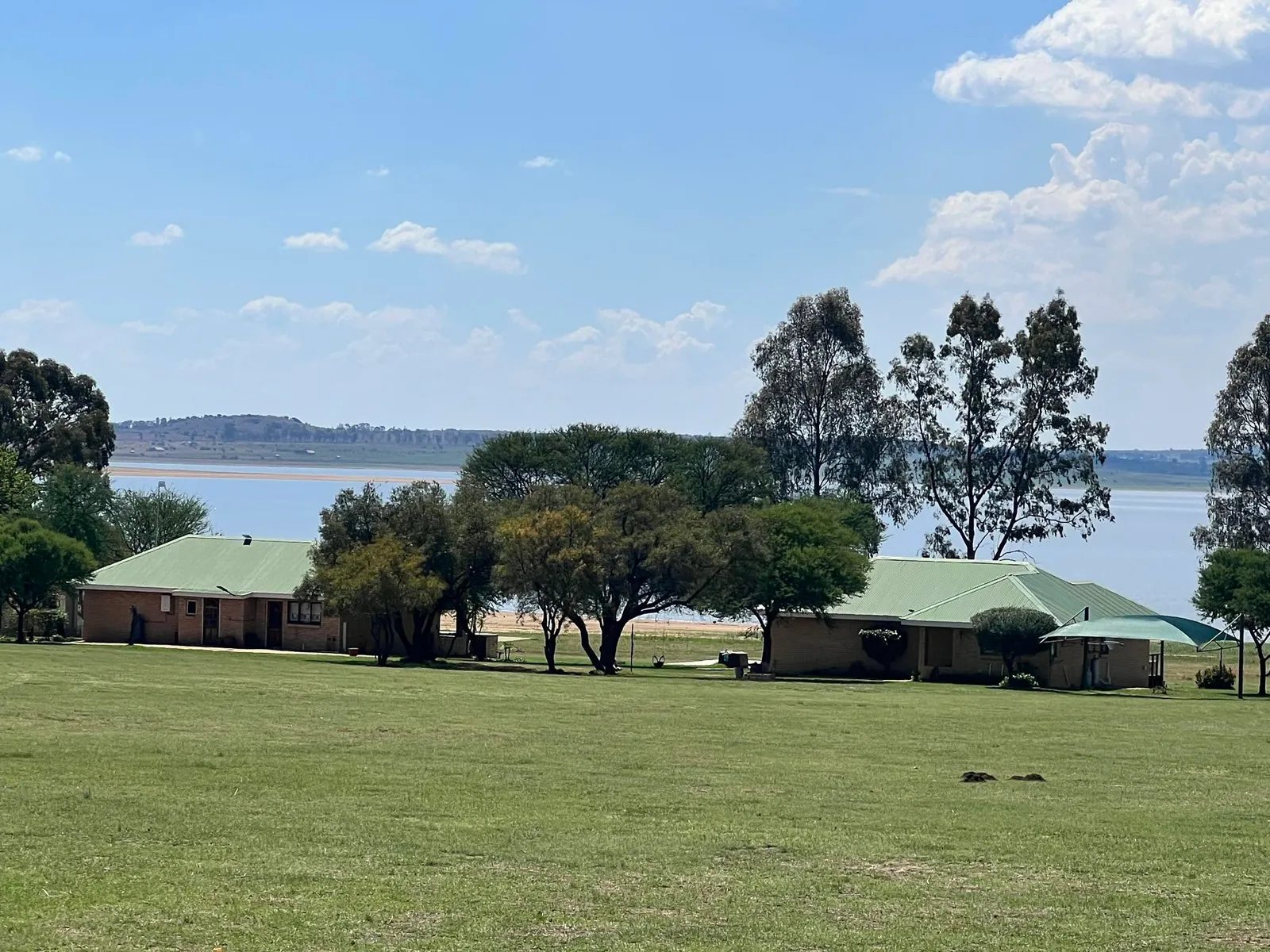 Two guest houses on the Vaal Dam lawn | 15 on Ring Road Vaal Marina - Gauteng - Vaal Marina - Vaal Dam