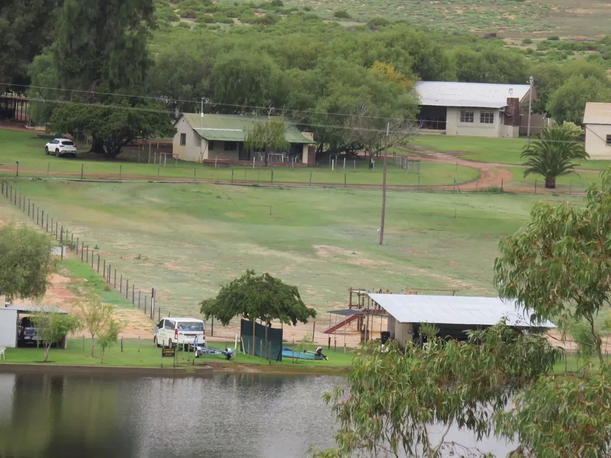 Houses and lawns above the dam | Bulshoekfarm - Western Cape - Clanwilliam - Bulshoek Dam