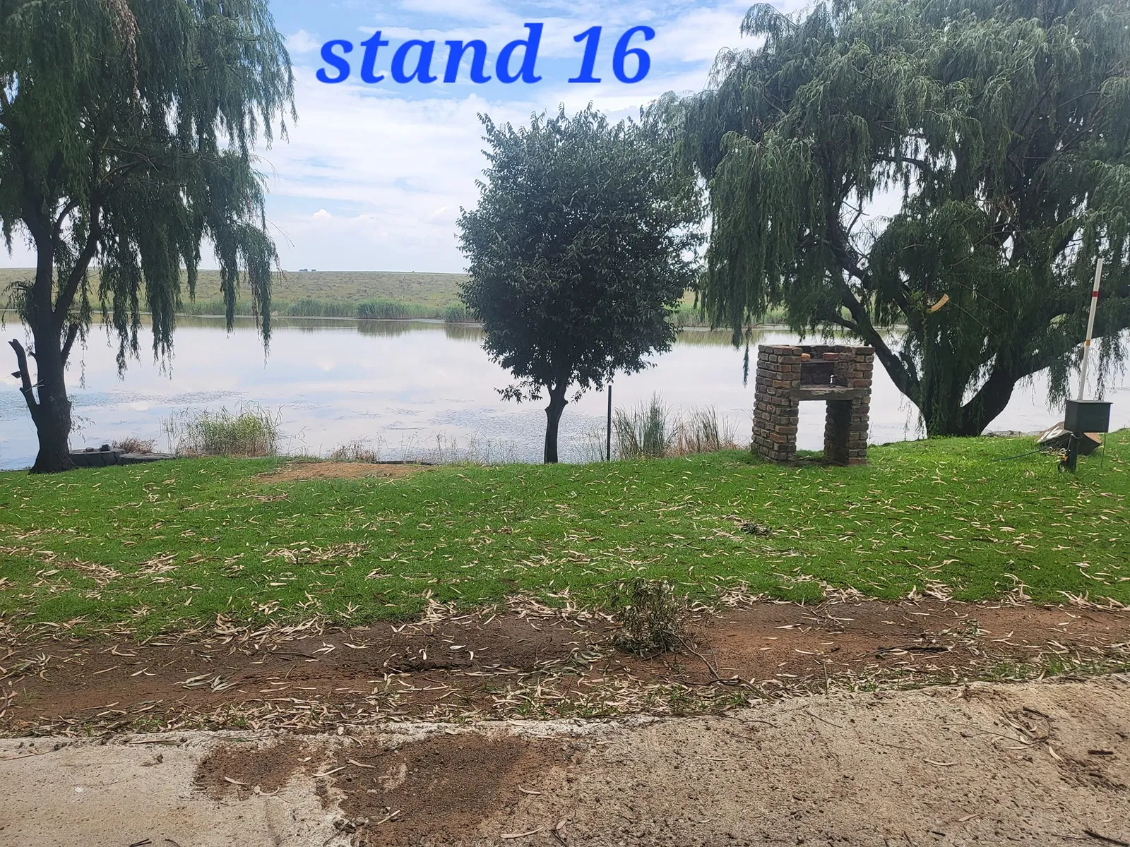 Grass stand with braai | Boesmanland Lapa - Mpumalanga - Kriel - Rietspruit Dam