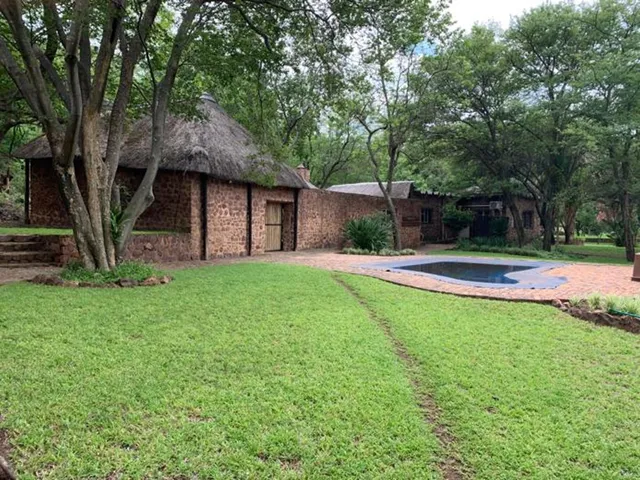 Stone lodge and swimming pool | Kwemvubu Lodge - Mpumalanga - Groblersdal - Loskop Dam