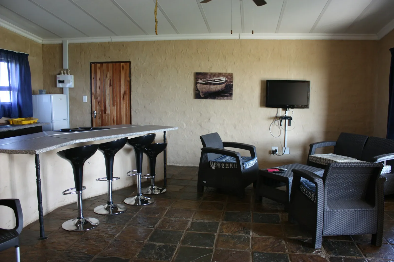 Open-plan lounge and kitchenette at Visarend, Dejandri | Dejandri - Visarend - North West - Ventersdorp