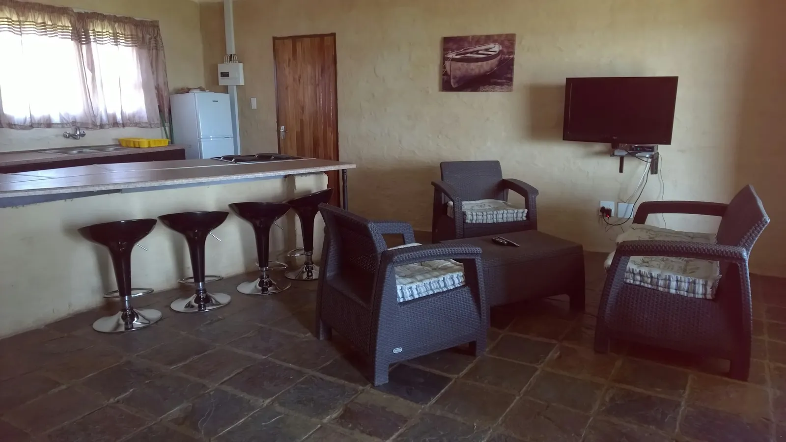 Lounge with bar counter and DStv at Flamink, Dejandri | Dejandri - Flamink - North West - Ventersdorp