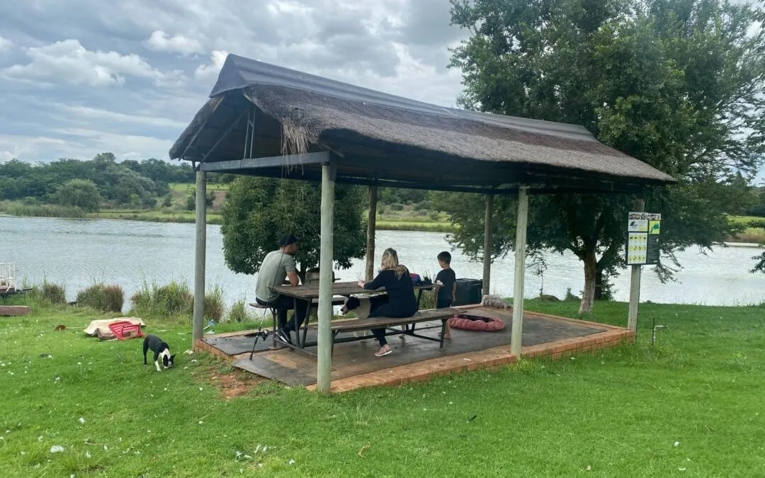 Thatched lapa on the bank | Donaldson Dam - Gauteng - Westonaria - Donaldson Dam