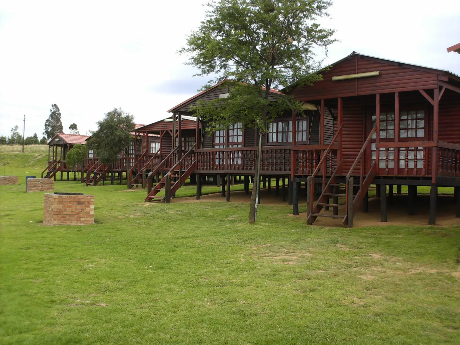 Wooden chalets with braai stands | Maanlig Oord - Mpumalanga - Witbank - Witbank Dam
