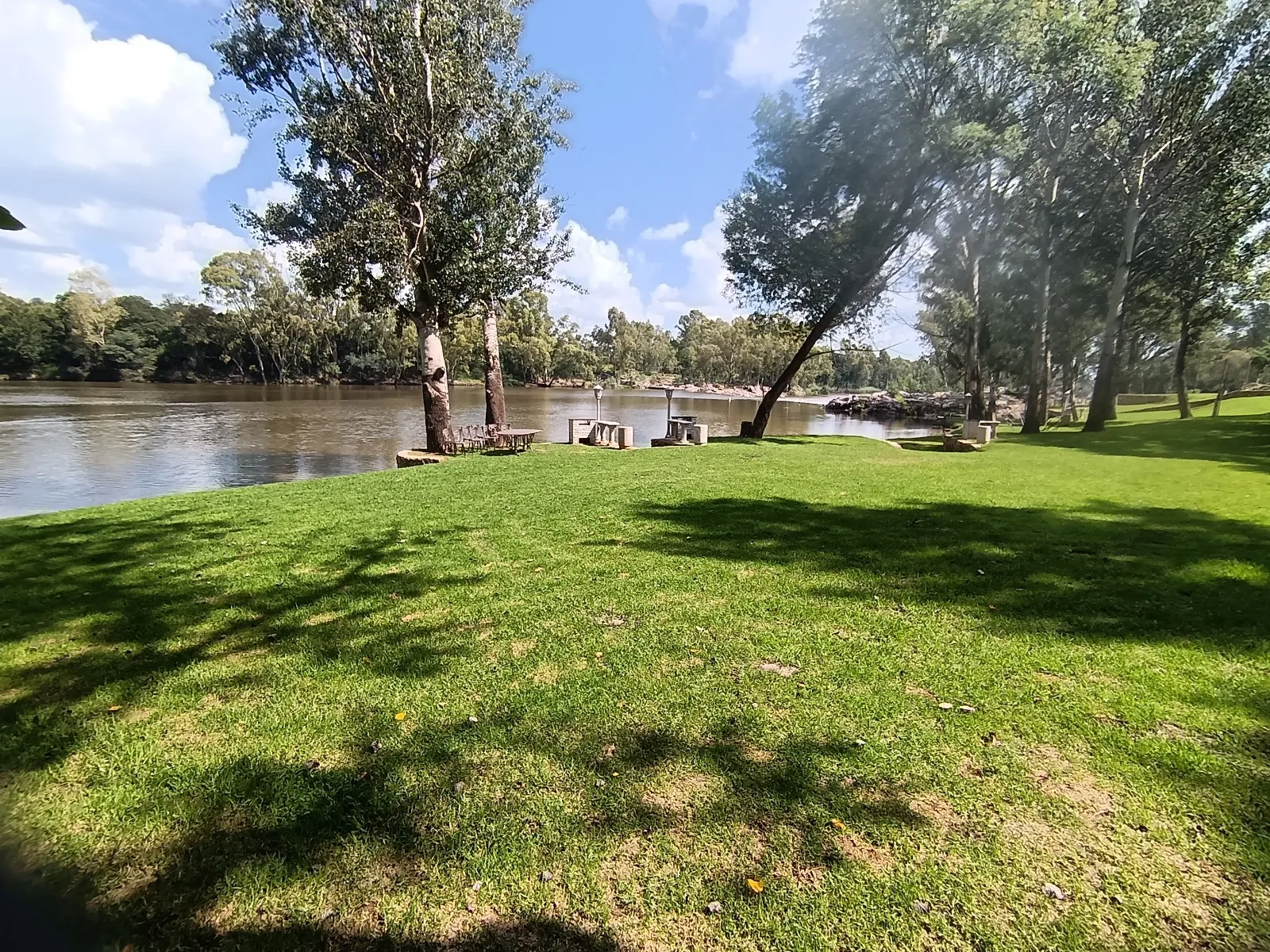 Riverfront lawn and braai stands | Rotsdrif - Gauteng - Vaaloewer - Vaal River