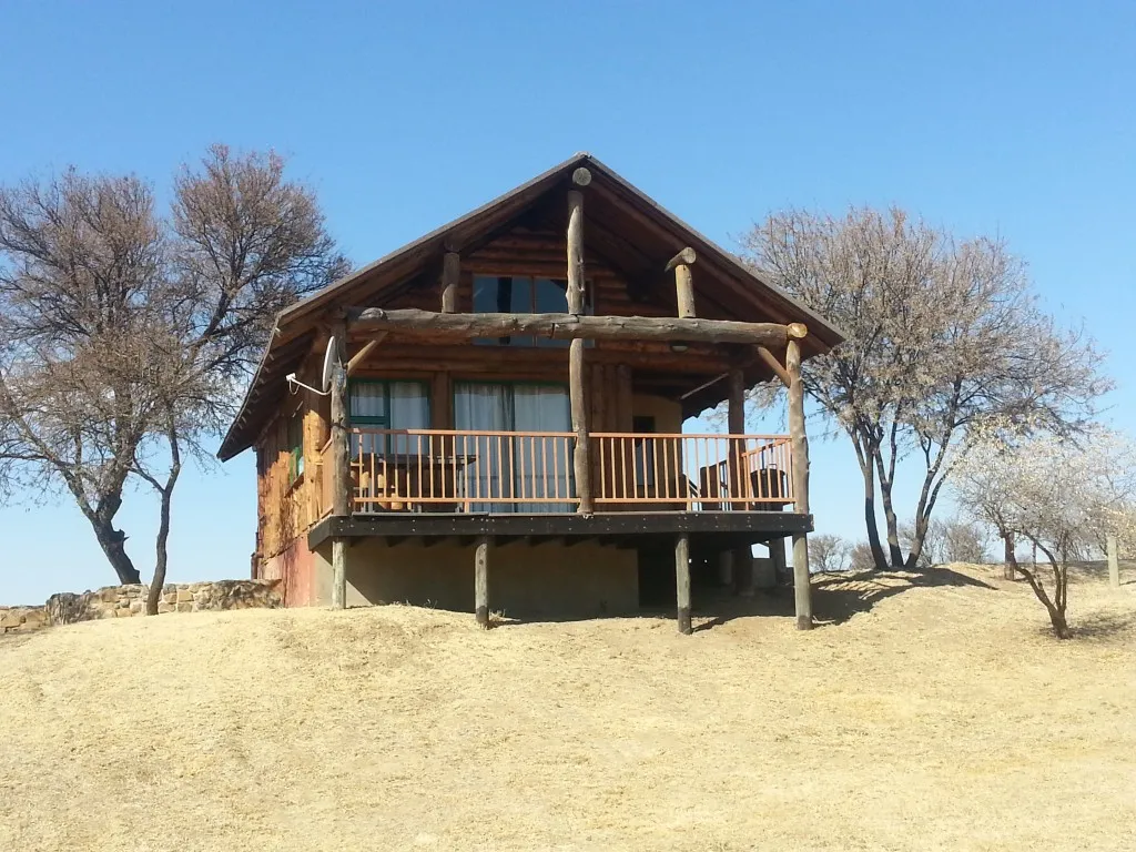 Elevated log cabin with deck | Olive Hills Soetdoring - Free State - Bloemfontein - Krugersdrift Dam