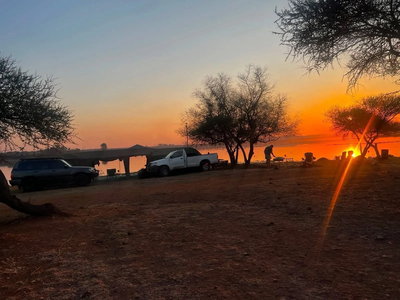 Camping on the dam bank at sunset | Soetdoring Hengeloord - North West - Brits - Roodekoppies Dam