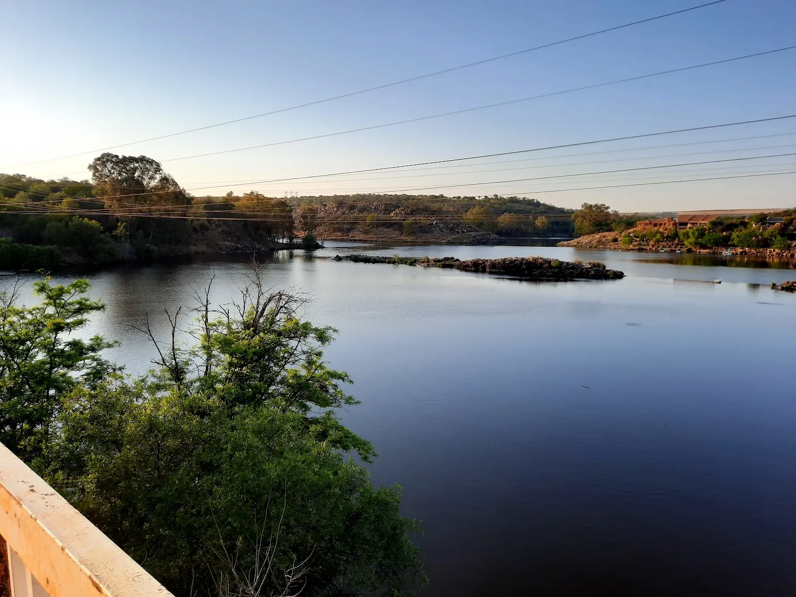 Wide view of the Vaal River from the property | Modini fishing resort - Gauteng - Vanderbijlpark - Vaal River