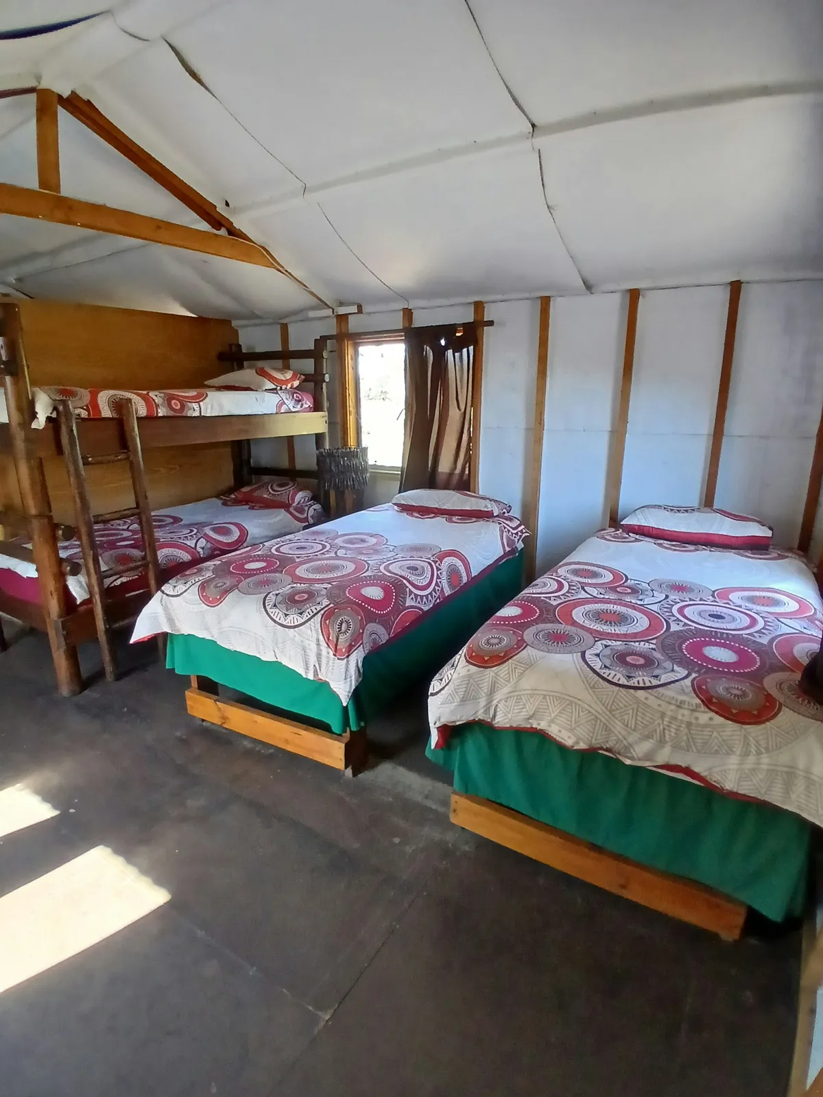 Rustic river chalet bedroom | Boe-Boe's Nest - North West - Koster - Elands River