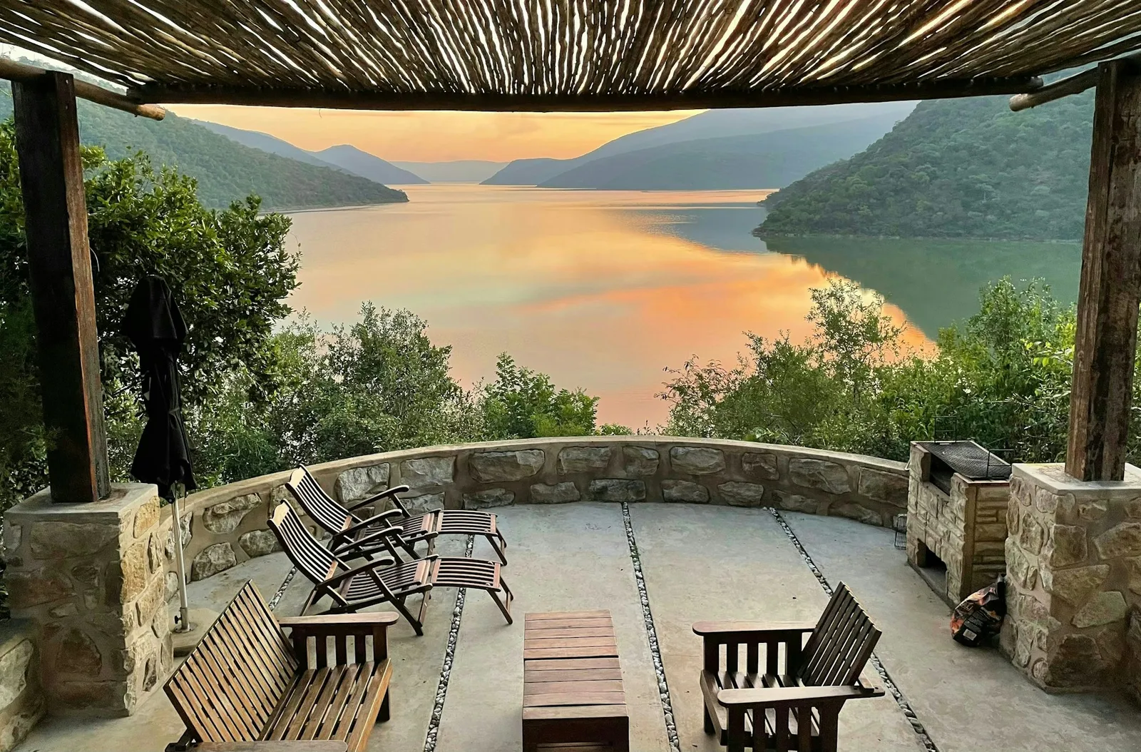 Sunset patio over Jozini Dam | Cycad Rock Fishing Lodge - KwaZulu-Natal - Jozini - Jozini Dam (Pongolapoort)
