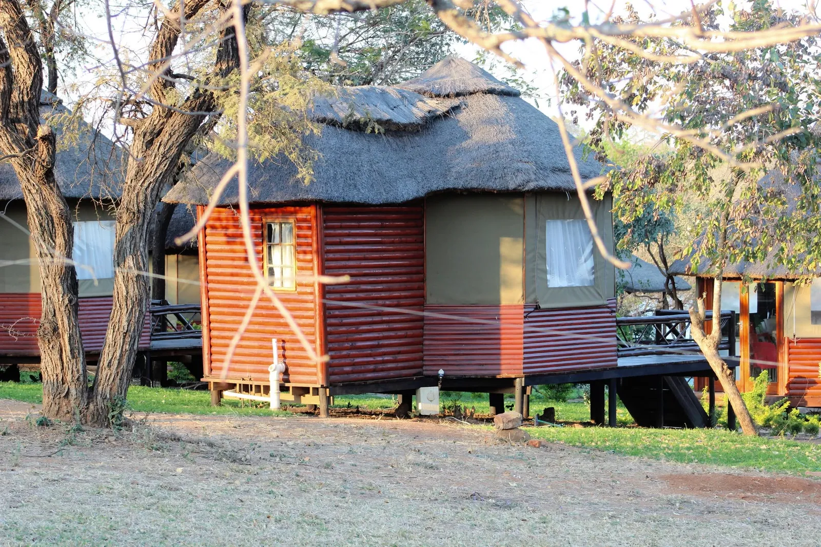 Elevated thatched chalets | Nandoni Villa Fish Camp - Limpopo - Thohoyandou - Nandoni Dam