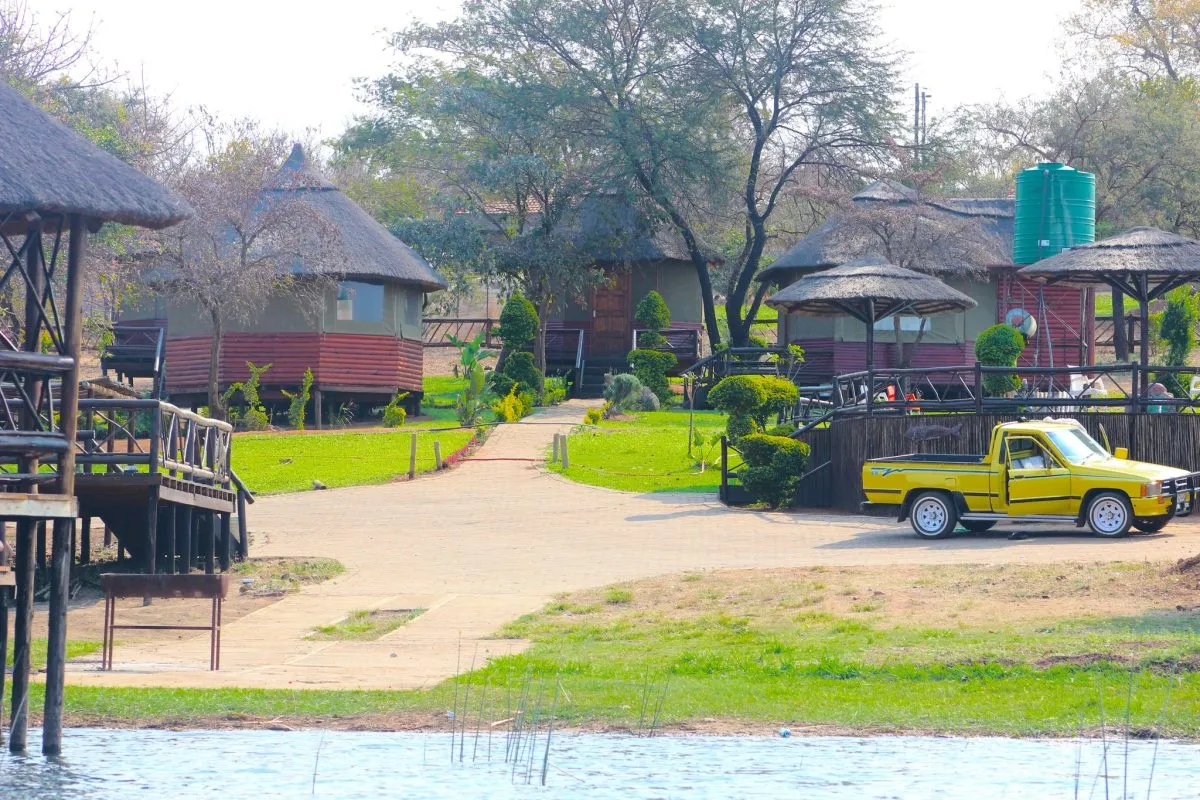 Thatched rondavels on Nandoni Dam | Nandoni Villa Fish Camp - Limpopo - Thohoyandou - Nandoni Dam