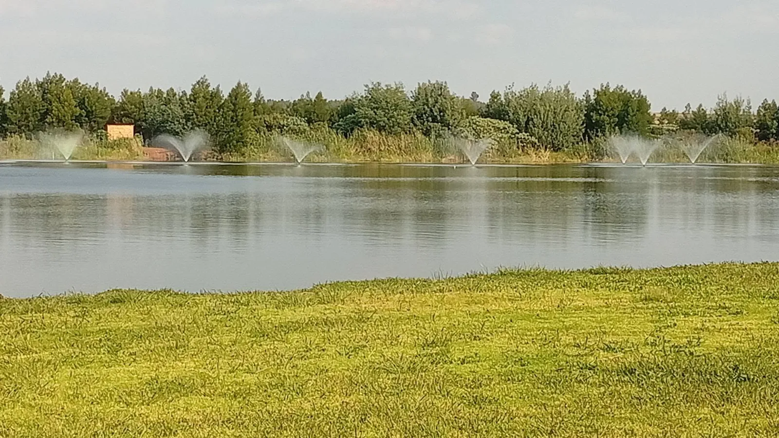 Dam with aerator fountains | Zonderwater Dam - Gauteng - Cullinan - Zonderwater Dam