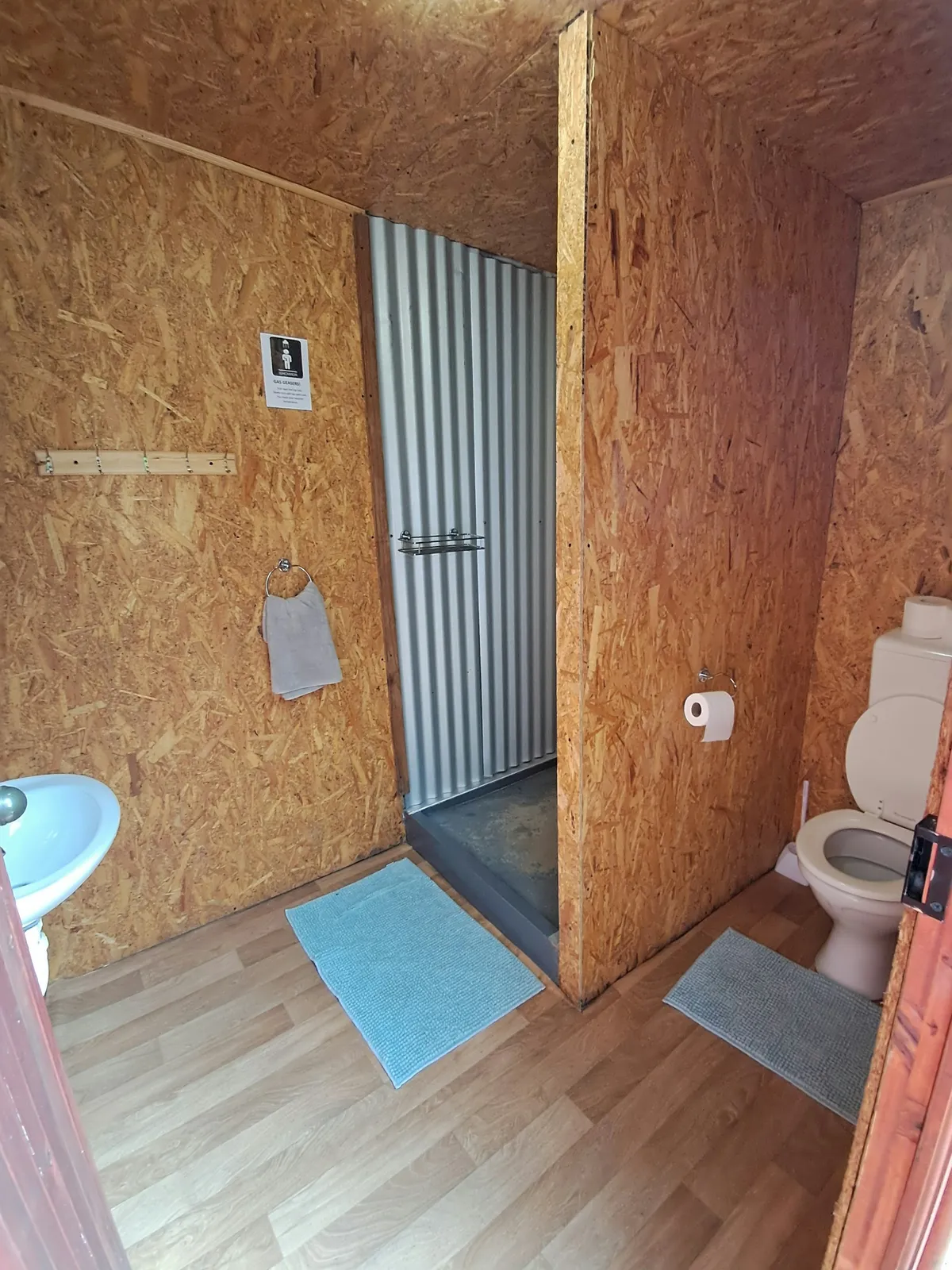 Bathroom with shower, toilet, and basin at Steenbokkie Tent, FleckVieh | Fleckvieh Guest Farm - Steenbokkie Tent - Western Cape - Swellendam