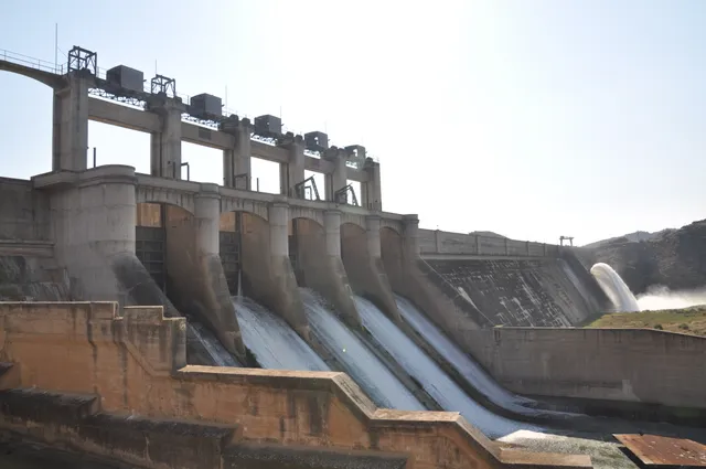 Darlington Dam spillway and wall | Darlington Dam - Eastern Cape - Jansenville - Darlington Dam (Lake Mentz)