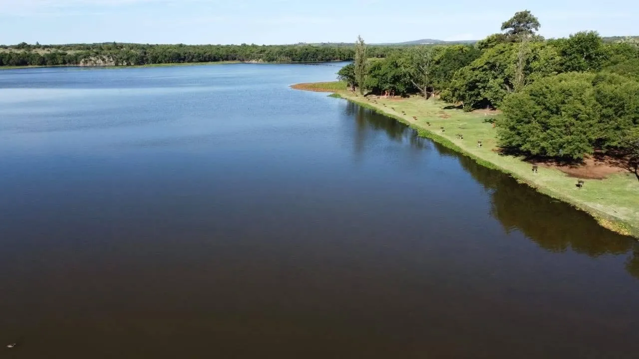 Waterfront fishing stands from above | Mar Leo Camping - Gauteng - Pretoria - Roodeplaat Dam