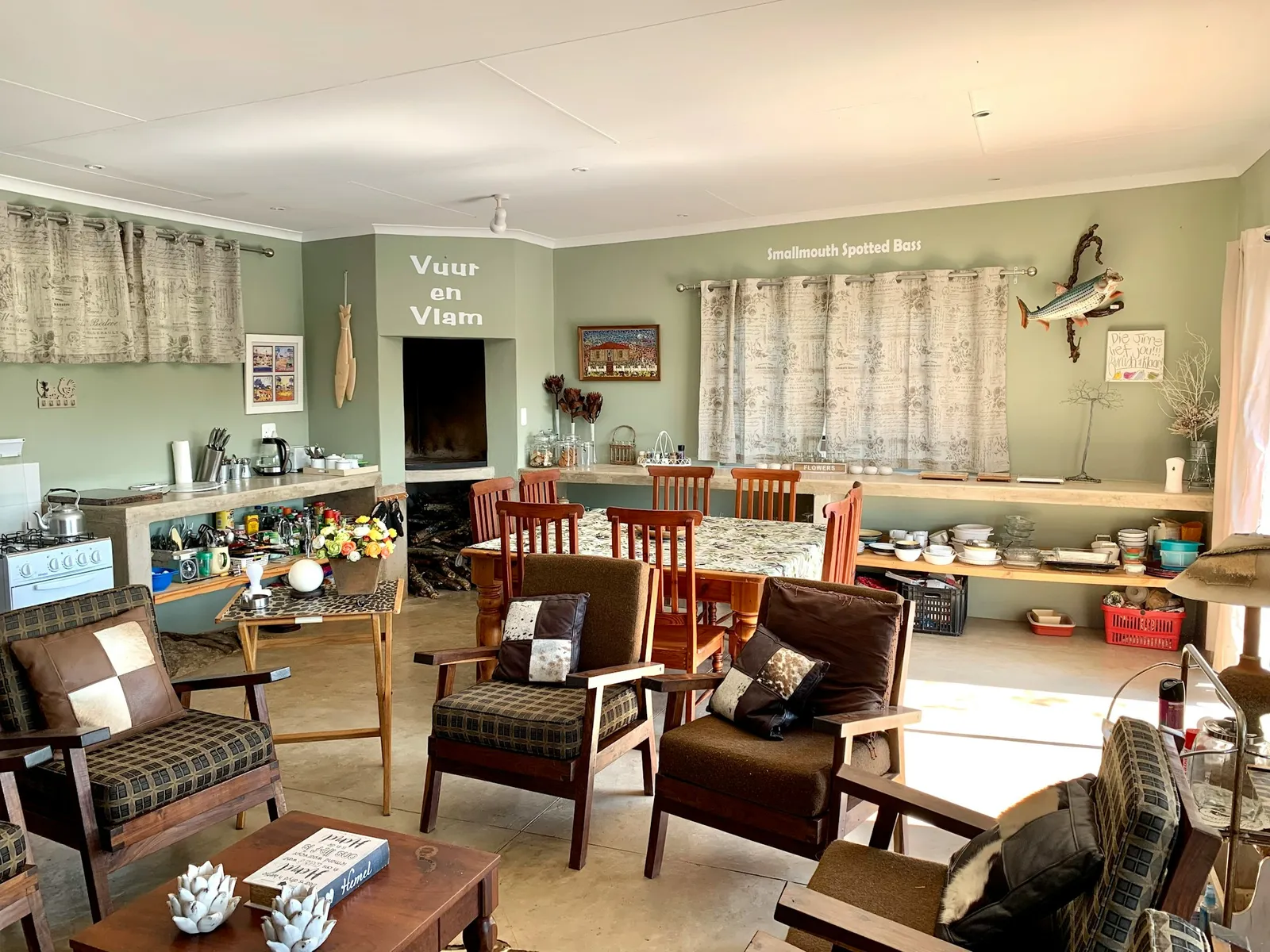 Kitchen and fireplace | 1000 Dae Damhuisie - KwaZulu-Natal - Pongola