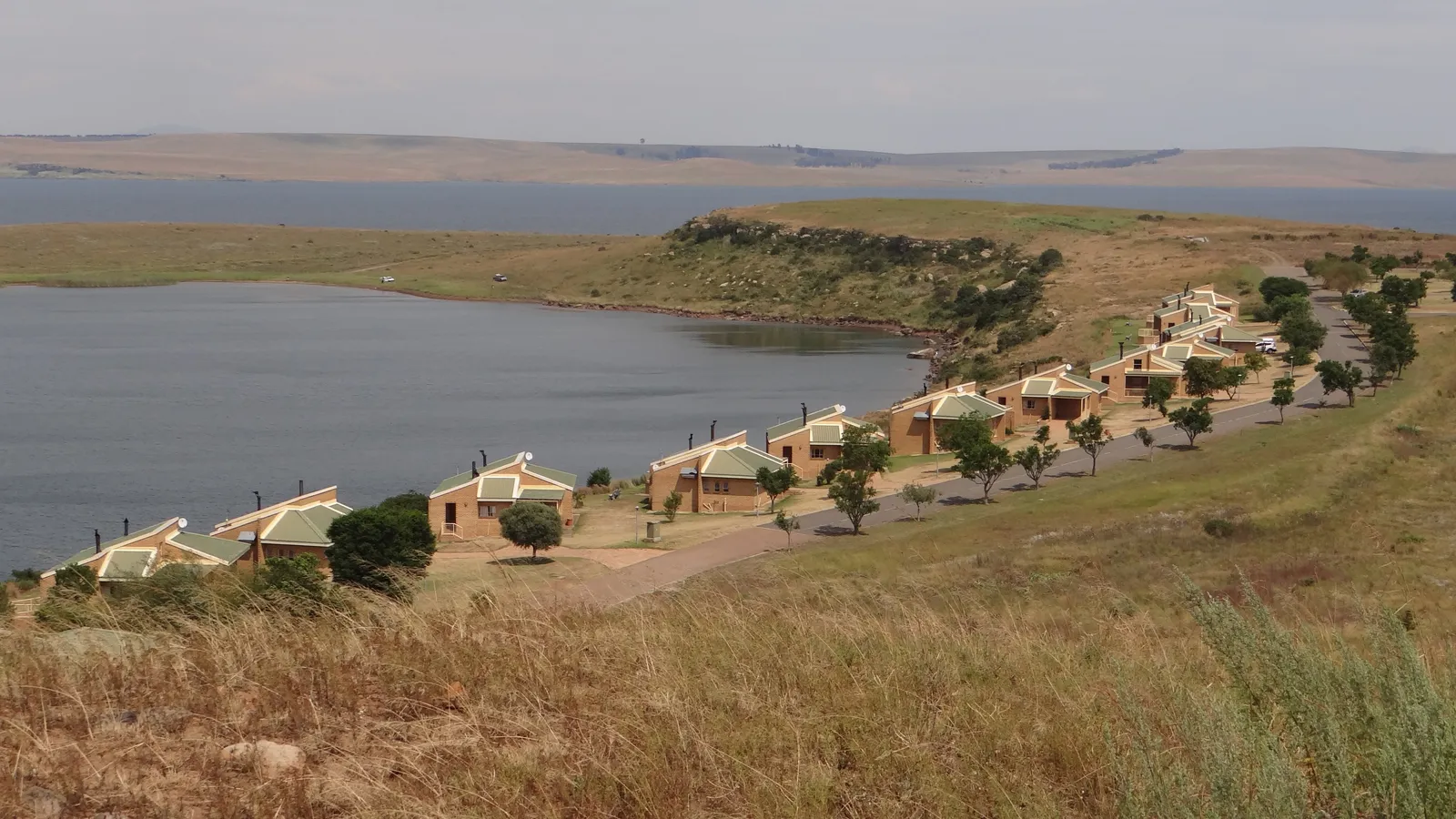 Chalets along the Sterkfontein Dam shore | Sterkfontein Dam Nature Reserve - Free State - Harrismith - Sterkfontein Dam