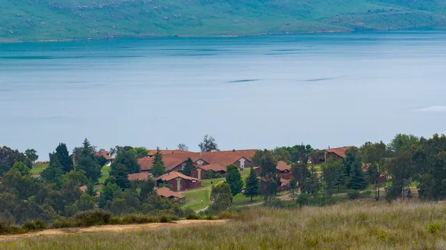 Resort chalets on the Sterkfontein Dam shore | Qwantani - Free State - Harrismith - Sterkfontein Dam