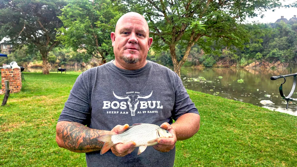 Mown bank with braai and dam view | Eagles Nest Roodeplaat - Gauteng - Pretoria - Roodeplaat Dam