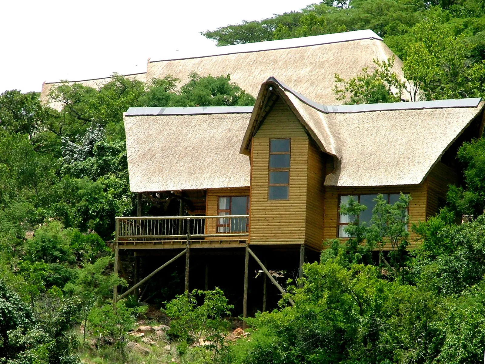 Thatched self-catering chalet | Bivane Dam - KwaZulu-Natal - Paulpietersburg - Bivane Dam