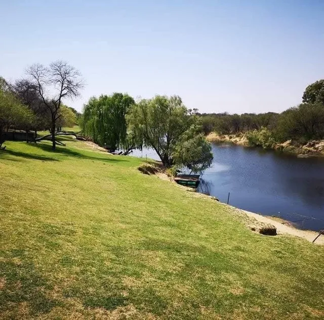 River bank below the lawn | River View Farm - Free State - Soutpan
