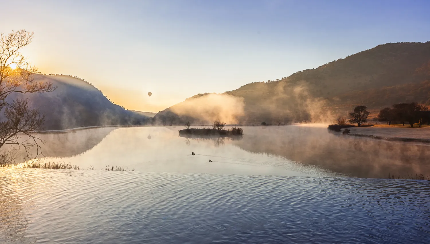 Sunrise over the lodge dam | Kloofzicht Lodge & Spa - Gauteng - Muldersdrift