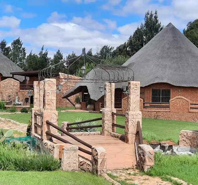Thatched lodge and gardens | Hermansdal Lodge (Rustic Fields Lodge & Venue) - Mpumalanga - Witbank - Olifants River