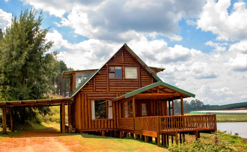 Double-storey log cabin by the water | Stanford Lake Lodge - Limpopo - Haenertsburg - Stanford Lake