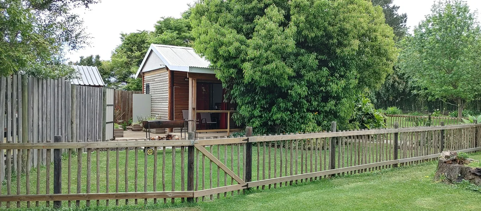 Wood cabin with braai area | Klein Paradys - Free State - Parys - Vaal River