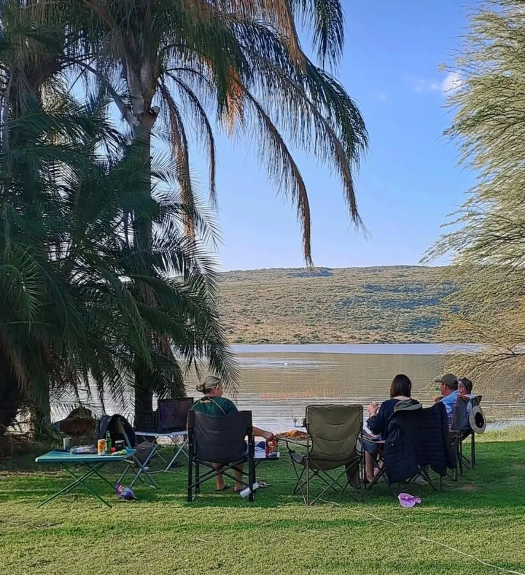 Lawn overlooking Clanwilliam Dam | Lebanon Citrus Holiday Farm - Western Cape - Clanwilliam - Clanwilliam Dam