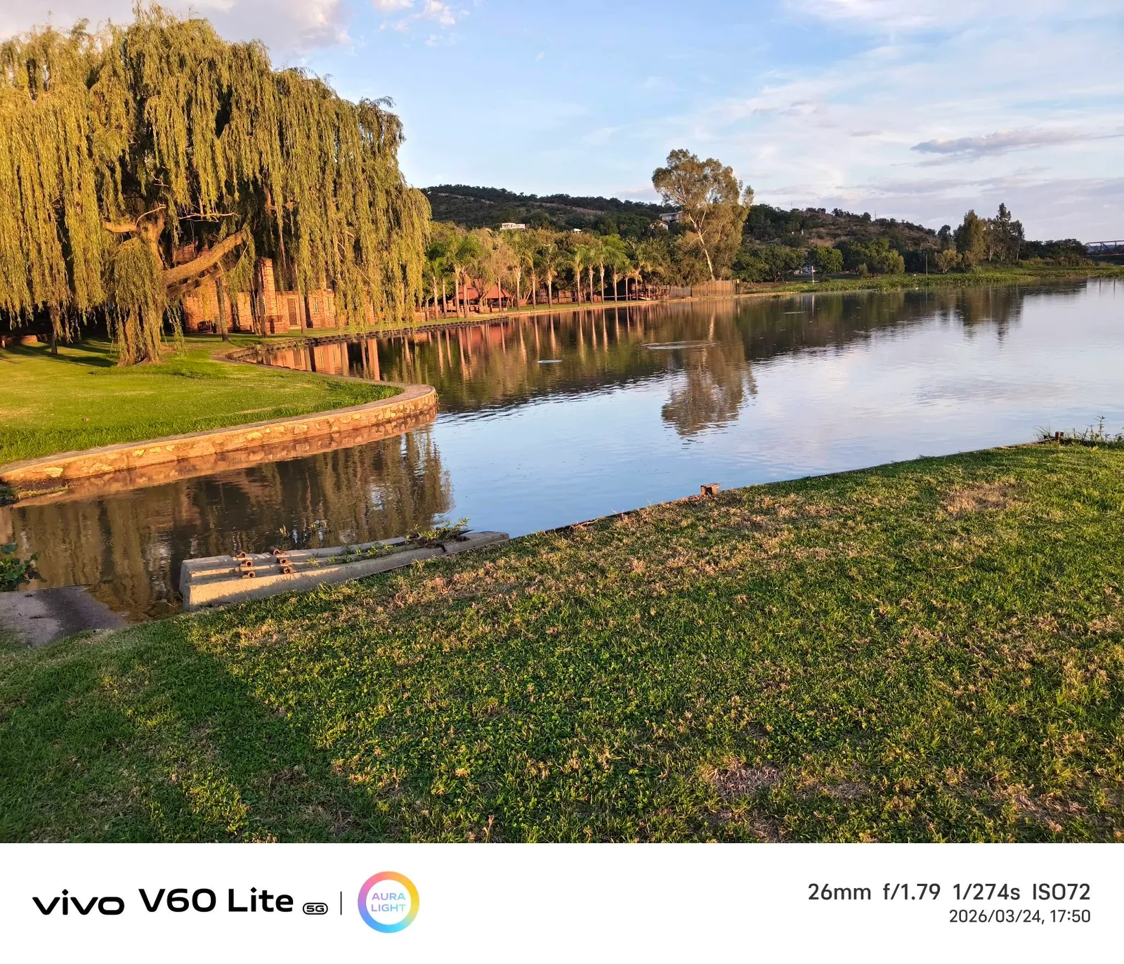 Sunset shoreline with lapas | Meerhof Oewer - North West - Hartebeespoort - Hartbeespoort Dam