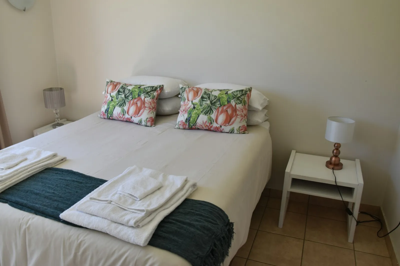 Guest bedroom with en-suite | The Anchorage Vaal Marina - Gauteng - Vaal Marina - Vaal Dam