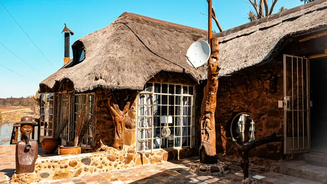 Thatched stone lodge on the Vaal River | Umgede River Lodge - North West - Bloemhof - Vaal River